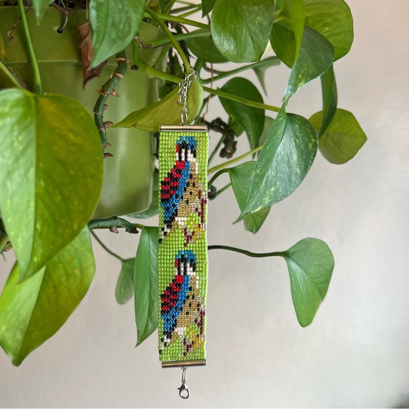 Bird Beaded Bracelet (Kestrel) - Picture 4 of 5